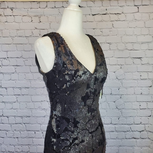 𝅺GUESS V Neck Sleeveless Sheeth Dress sz. 4 NWT - Picture 8 of 11